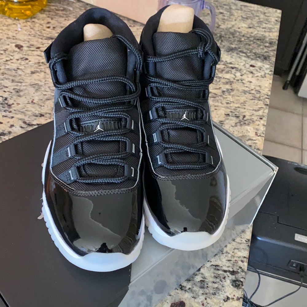 Never worn size 8 Air Jordan 11 Retro